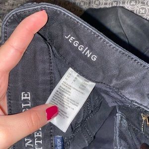 AE BLACK FADE JEGGING 00 SHORT WORN ONCE!!!!